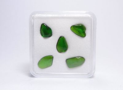 Chromdiopsid - Araçuaí, Minas Gerais, Brazílie Chromdiopsid - Araçuaí, Minas Gerais, Brazílie